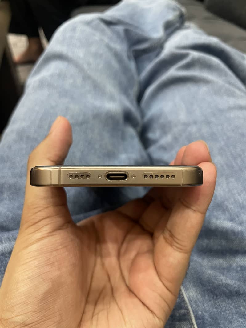 Iphone 16 pro max 6