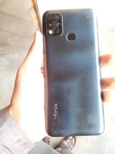 Infinix hot 11 play.   4/64