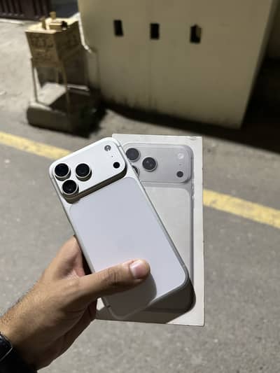 iphone 17 pro max Fu white