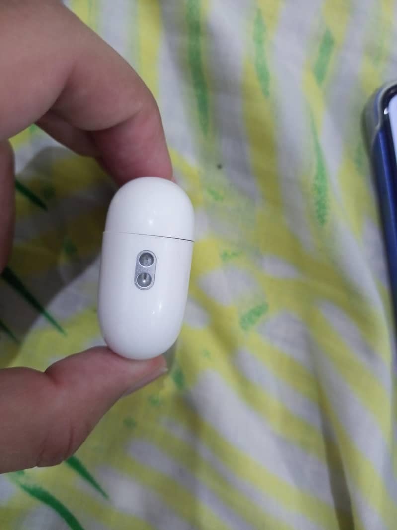 earbuds 2