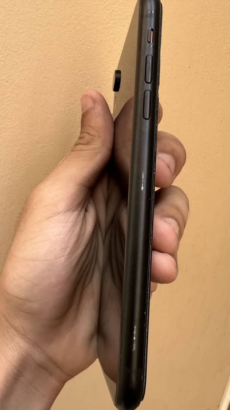 iPhone XR mint condition 4