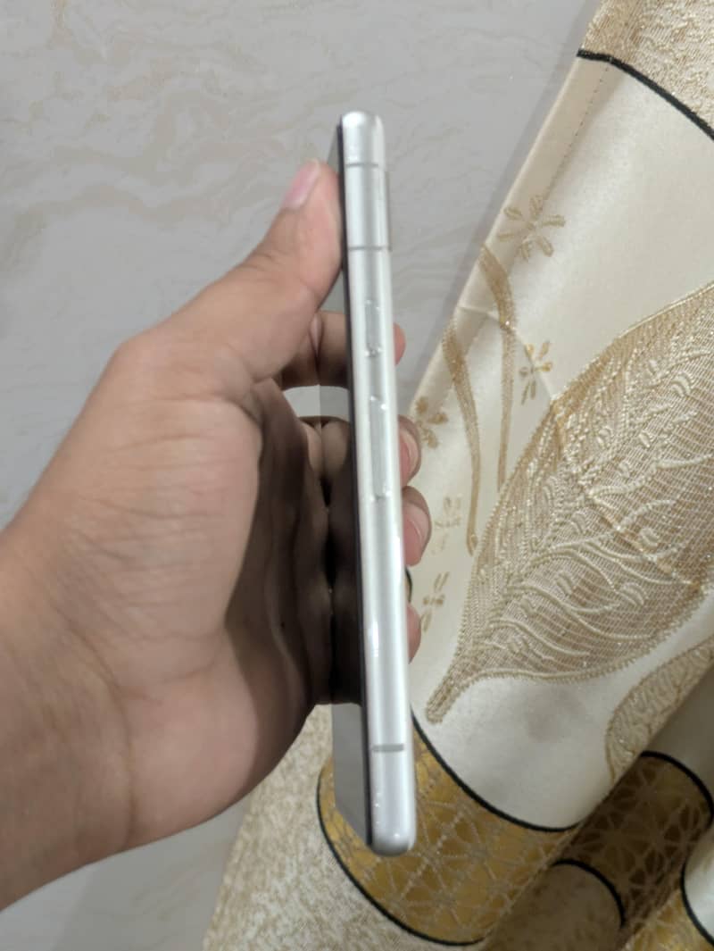Google pixel 7a (8/128) 4