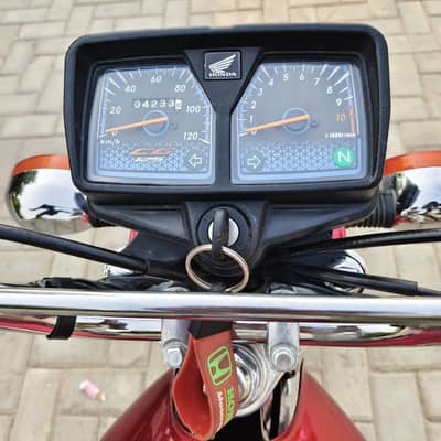 HONDA CG 125 2025 MODEL LIKE BRAND NEW 4300KM DRIVEN ONLY