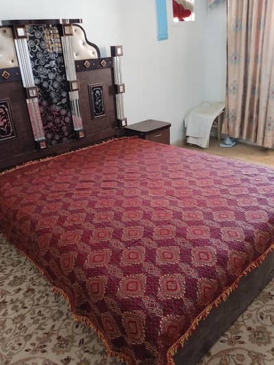 2 said table or metres shifting ki waja se sell kr rha ho