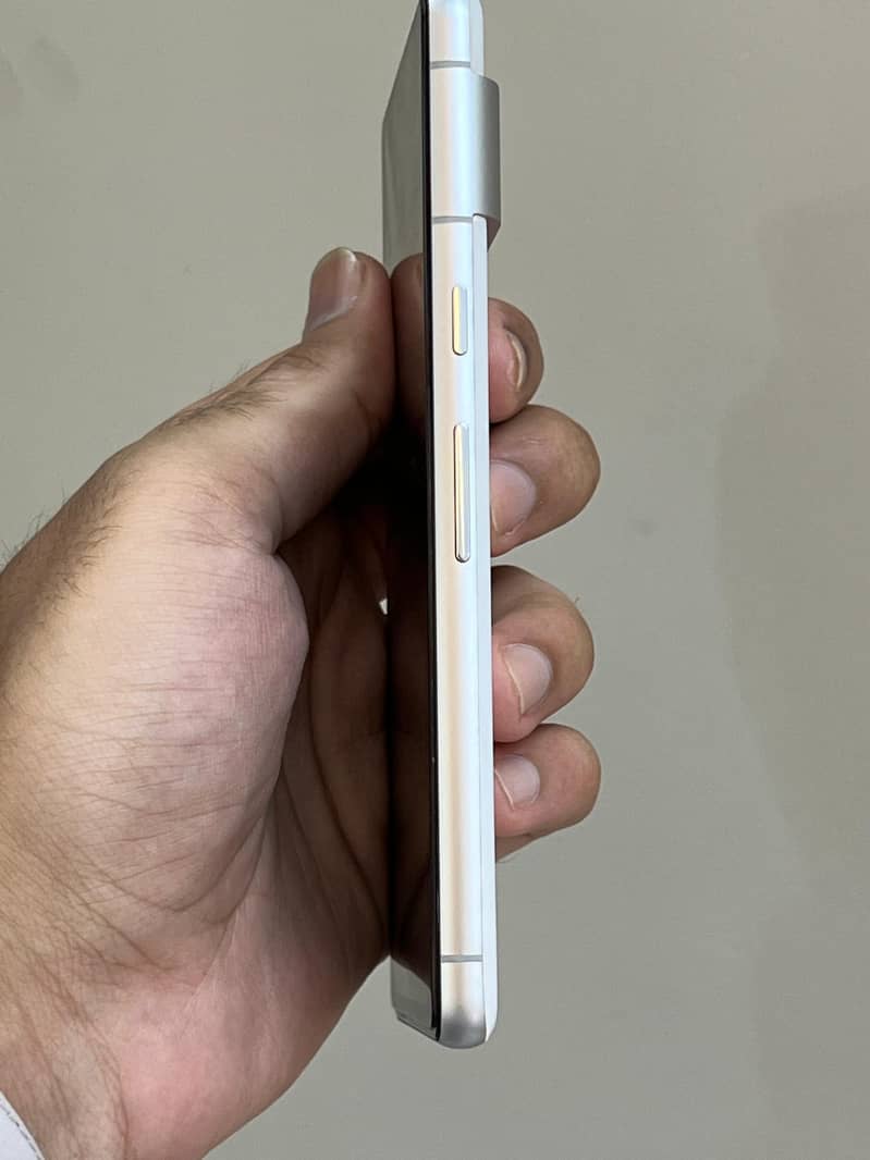 Google Pixel 7 4