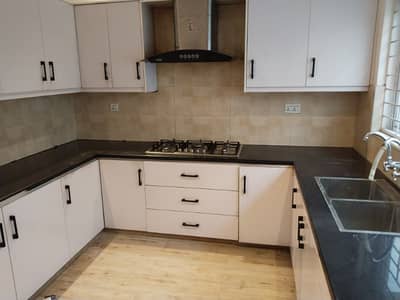 1 kanal upper portion available for rent near Y block commercial market DHA Phase 3 Lahore