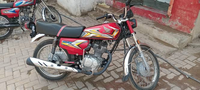 125 bike brand new condition total geniune