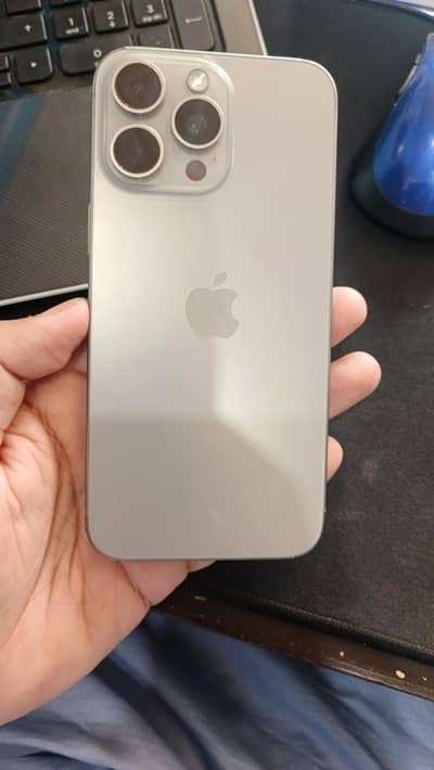 iphone 15 pro max Titanium Colour 256GB 10/10