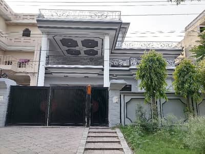Facing Park Marghzar Officers Colony House Sized 1 Kanal For sale