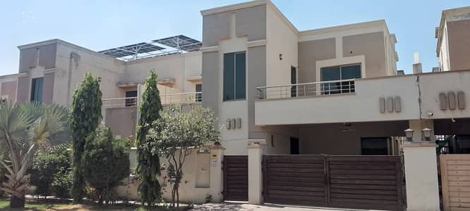 12 MARLA 4 BEDROOM HOUSE AVAILABLE FOR RENT