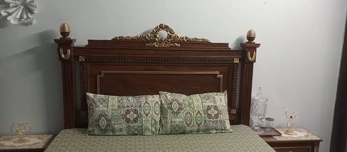 Bed set and dressing table
