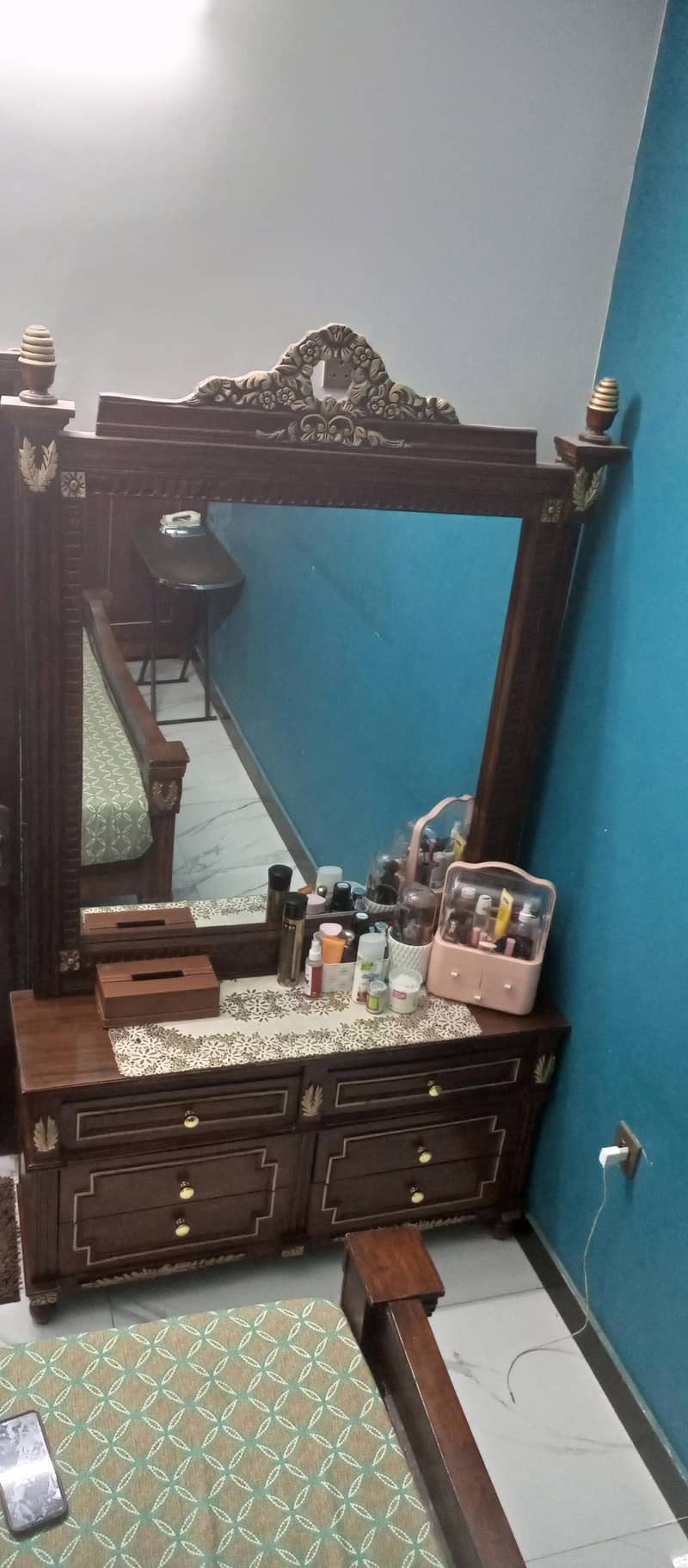 Bed set and dressing table 5