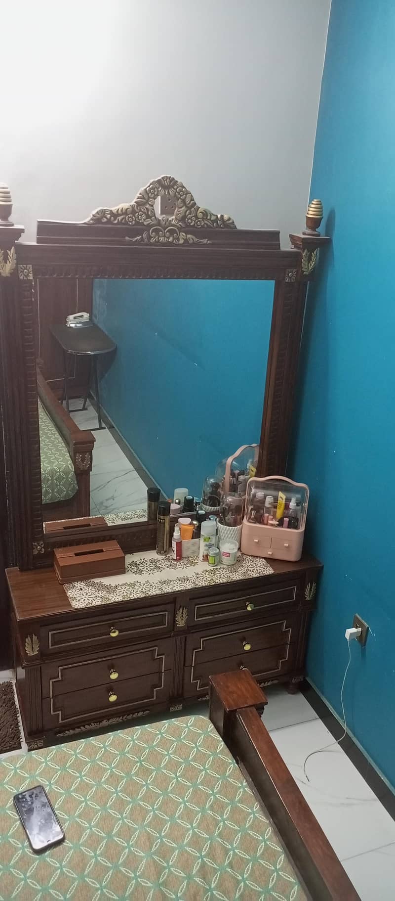 Bed set and dressing table 6