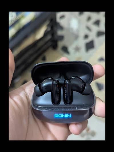 Ronin vox earbuds ha good condition