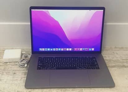 Mac book pro 2017 with touchbar