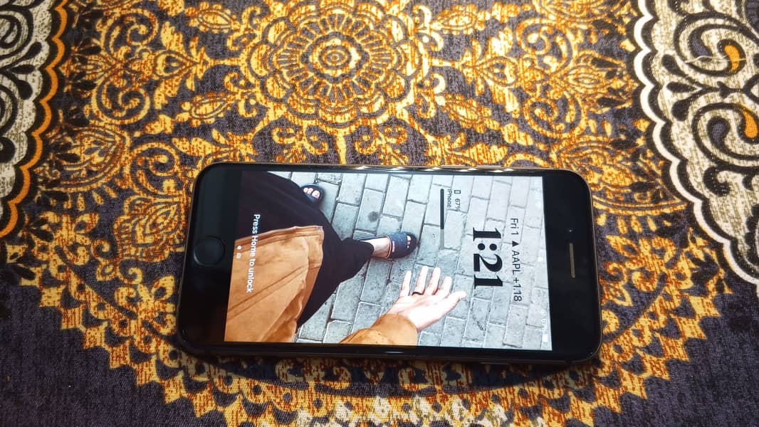 IPHONE 8 3