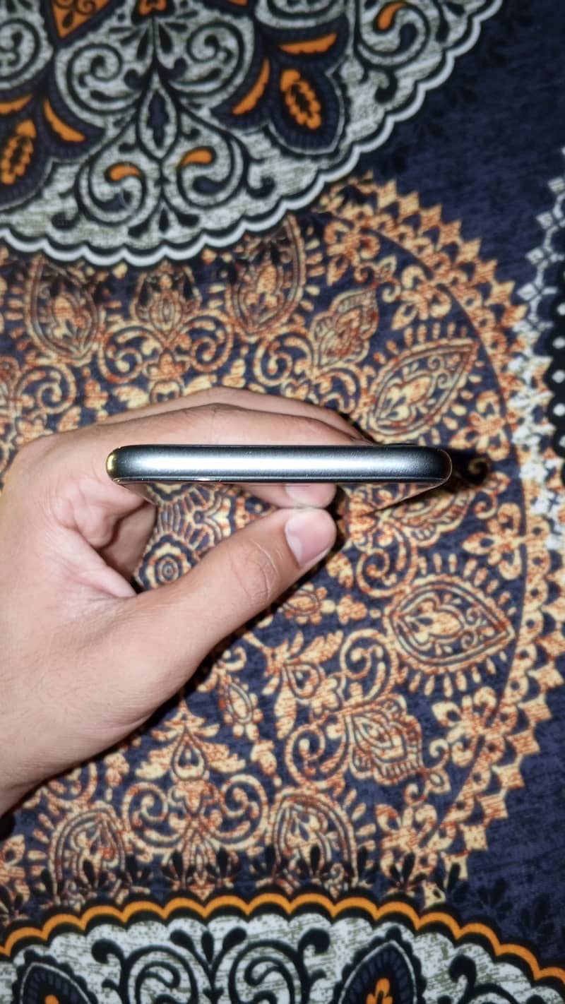 IPHONE 8 6