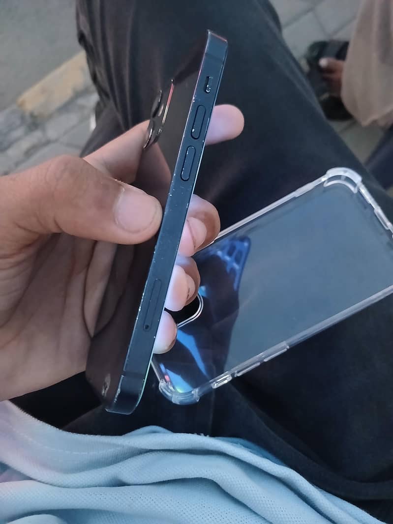 iphone 12 mini 4