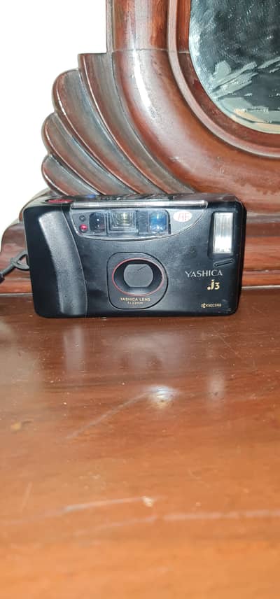 yashica . i3