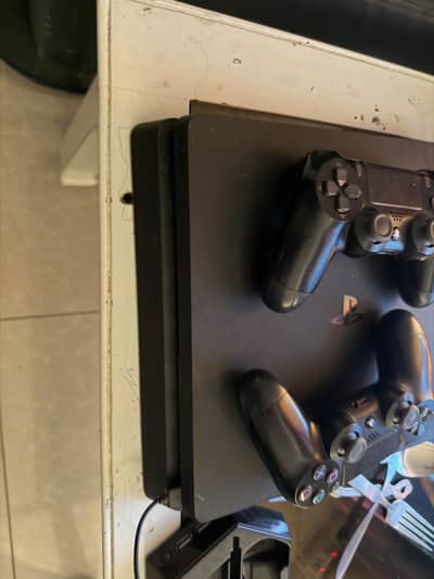 Playistation 4 slim edition