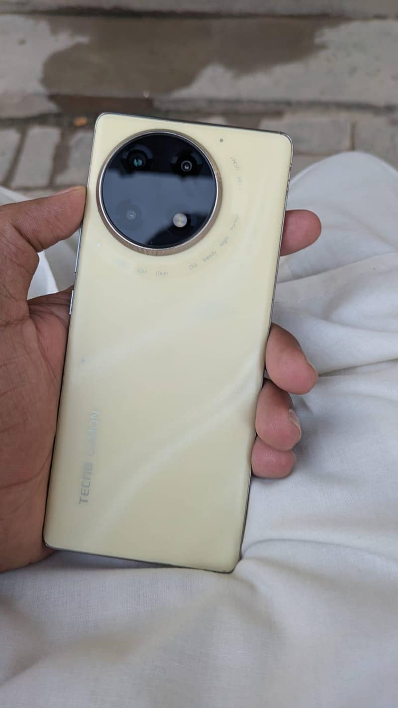 Tecno camon 30S 3