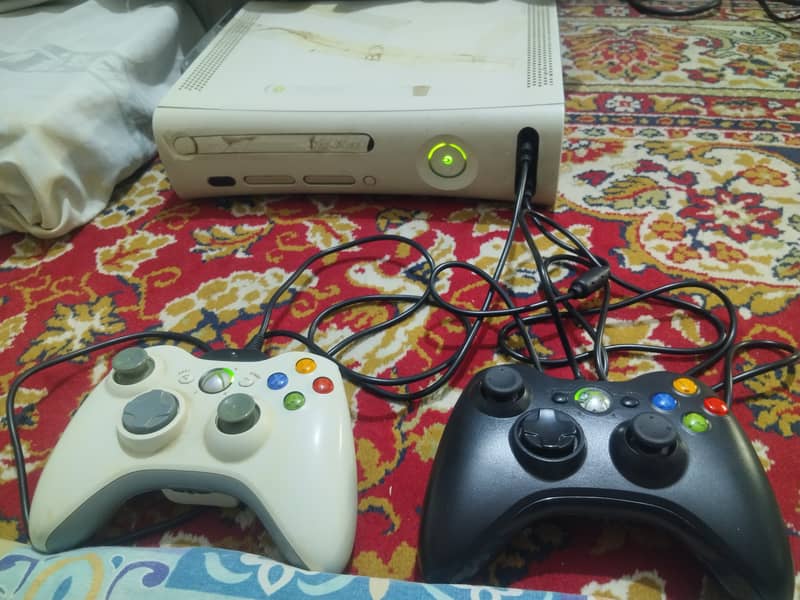 Xbox 360 With Controllers 0