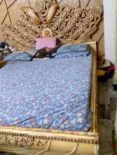 full bed & 3 door almari with metress