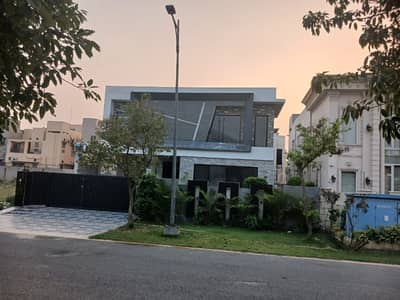 1 KANAL HOUSE FOR RENT ELEGANT AND FULLY MAINTAINED SUPER HOT LOCATED BUNGALOW IS AVAILABLE IN THE BEST BLOCK OF DHA PHASE 7 LAHOARE