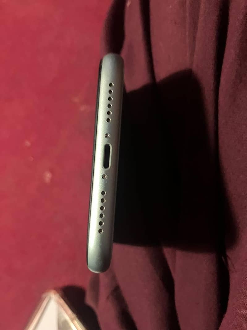iPhone 11 3