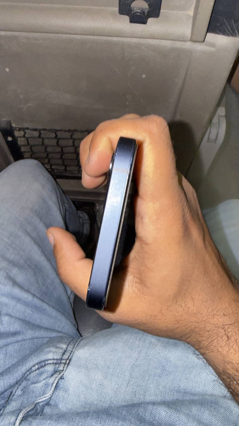 Iphone 12 4