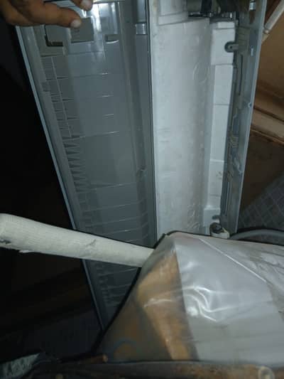 Kenwood Indoor unit is for sale in Lahore