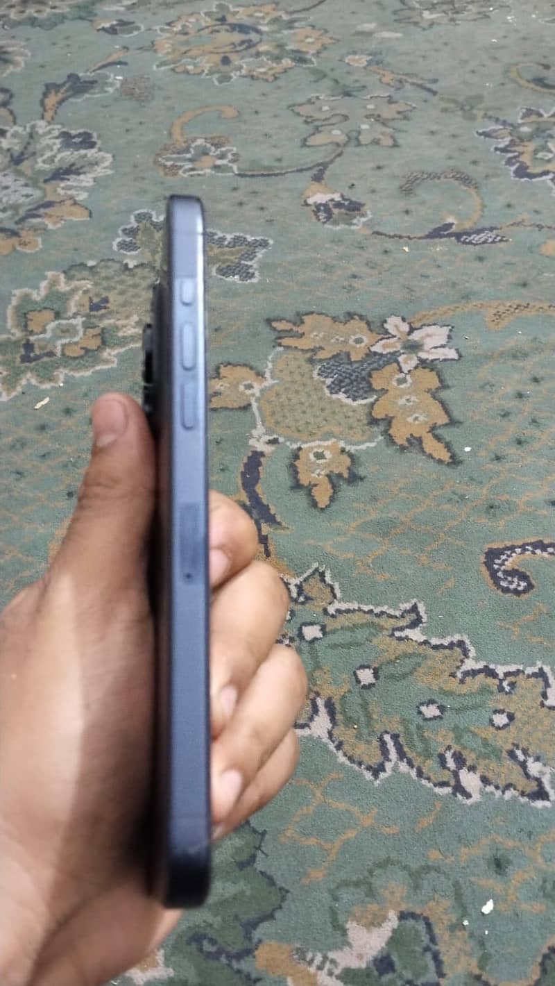 iPhone 15 pro max 2