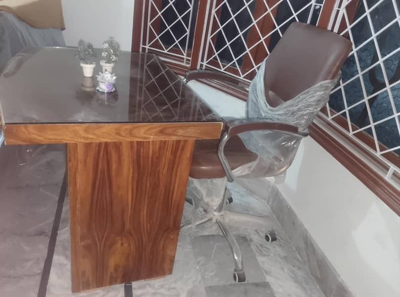 Study Table and chair 1