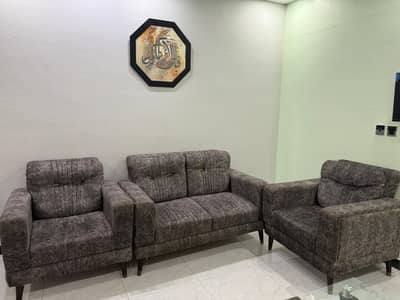 Modern 5 Seater Sofa – Slightly Used