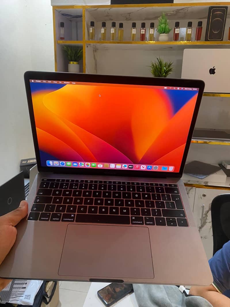 Apple MacBook Pro 2017 13” Retina | Core i5 | 8GB RAM | 128GB SSD ...