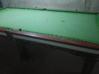 Snooker Table With balls 1 2 balls Kam han shayd sticks b han sath