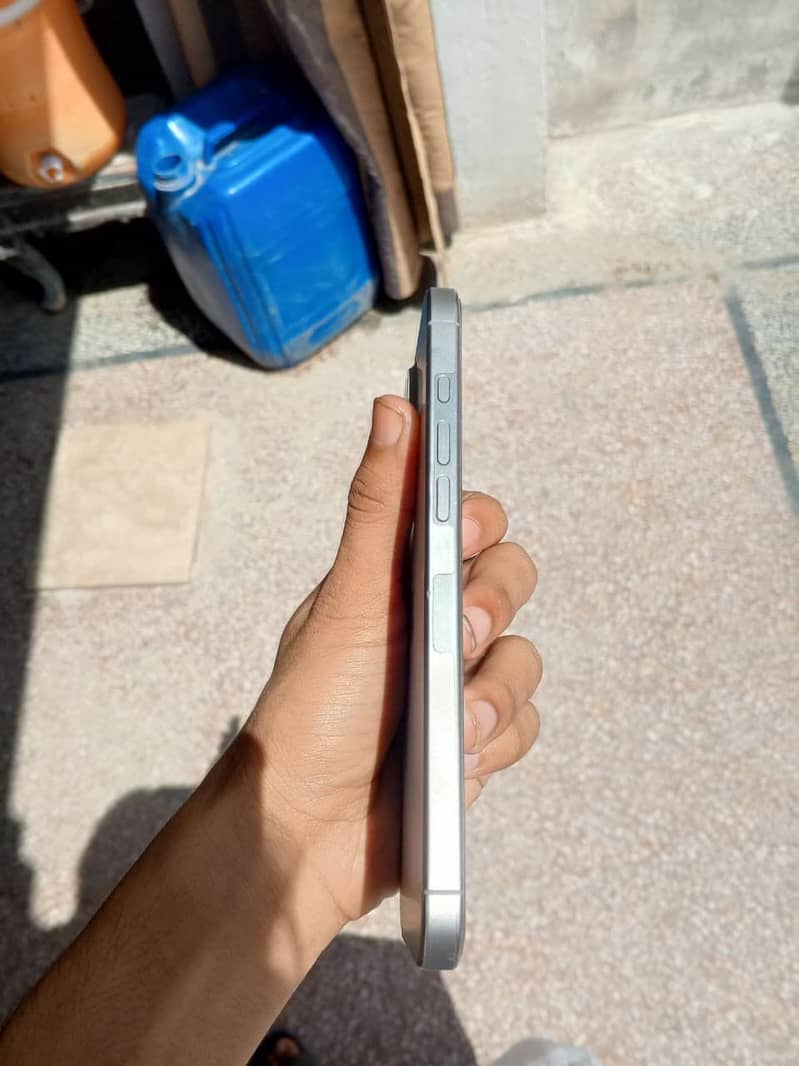 Iphone 16 pro max 3