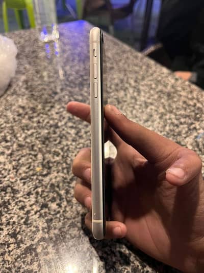 iPhone 11 64GB