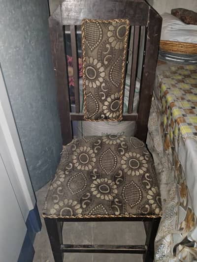 Dining table with 6 chair for sale