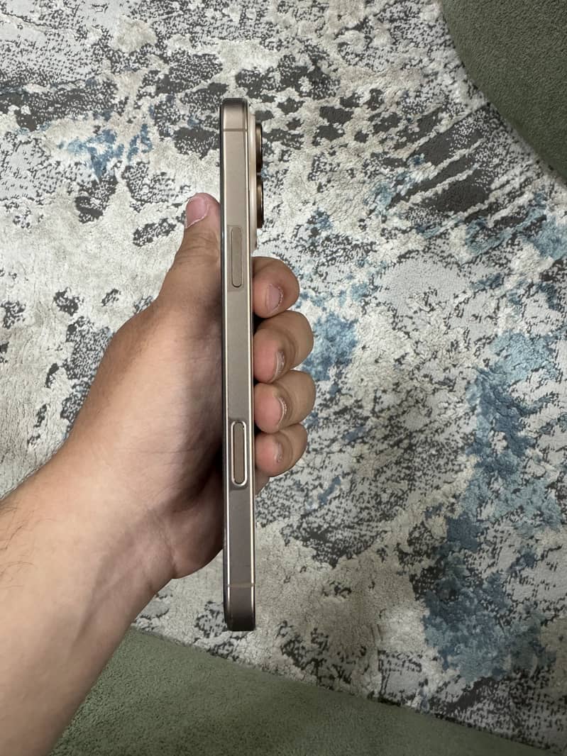 Iphone 16 pro max 3