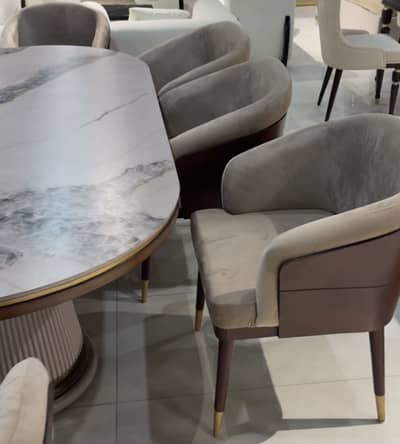 8 chairs dinning for sale 10/10 condition