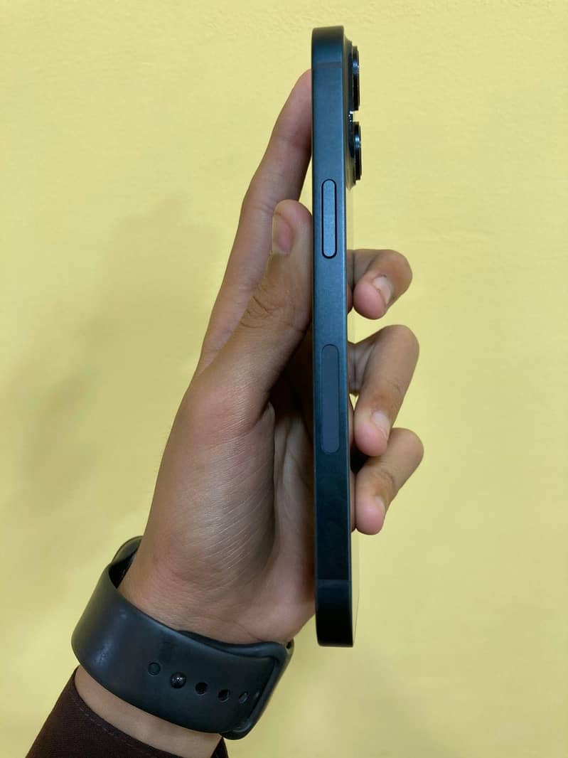 iPhone 14 3
