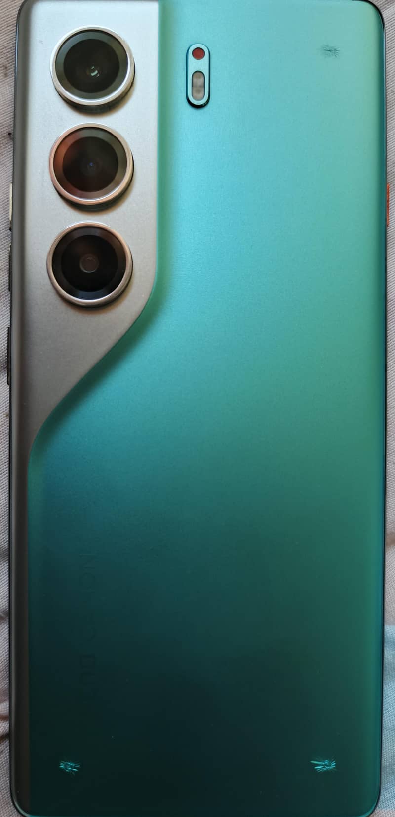 tecno camon 40 pro 4