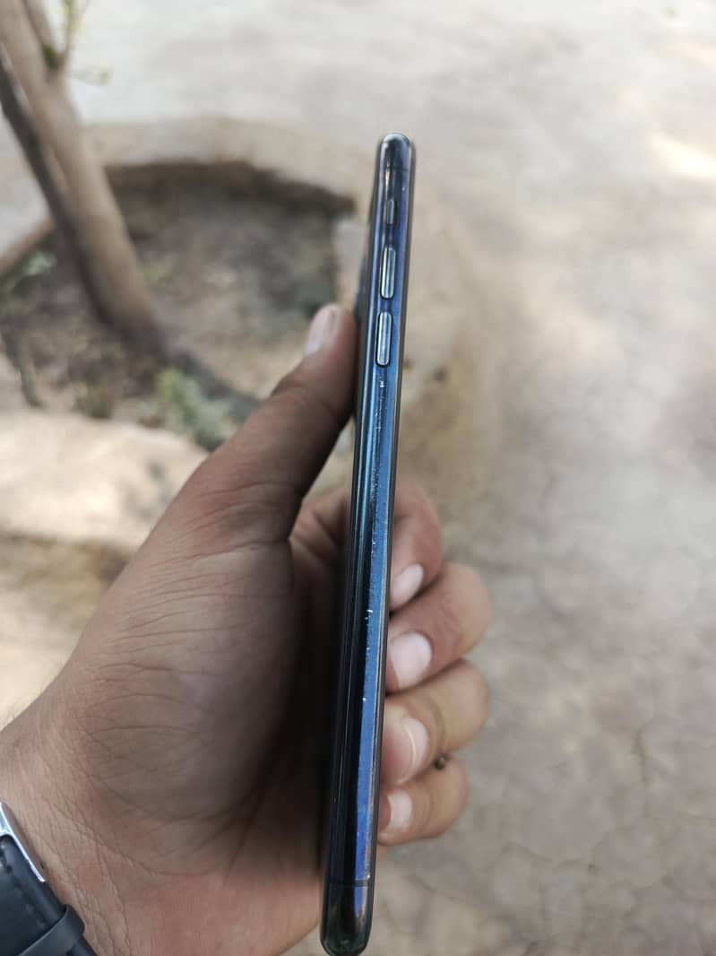 Apple iphone 11 pro max 1