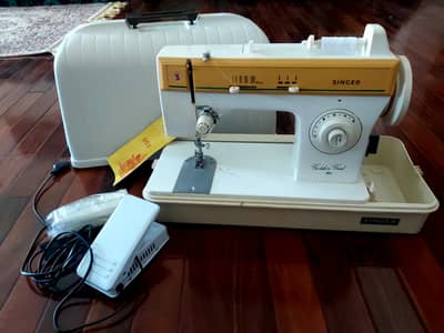 Singer Golden Girl Sewing Machine