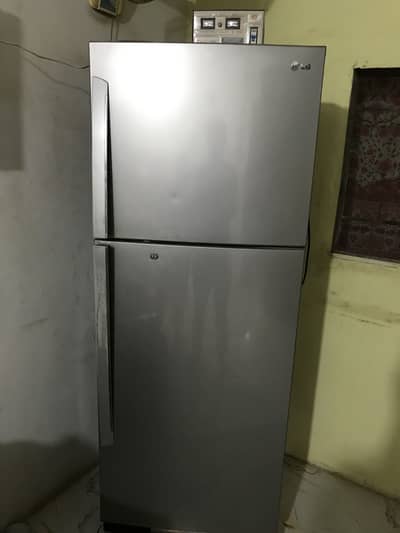 LG KA REFRIGERATOR HAY NON FROST MASHALLAH CHAL NAY MAY BHOT ACHA HAY