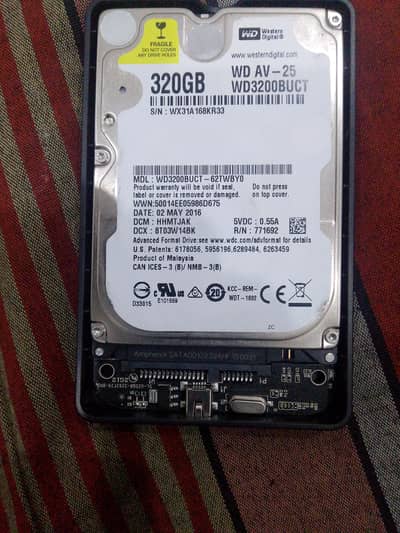 320gb external hard drive 3.0 USB with box ( like brand new)