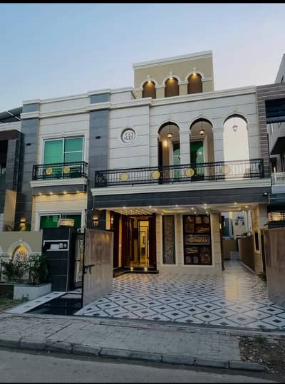 10 Marla Luxury Lower Portion is Available for Rent in Bahria Town Lahore