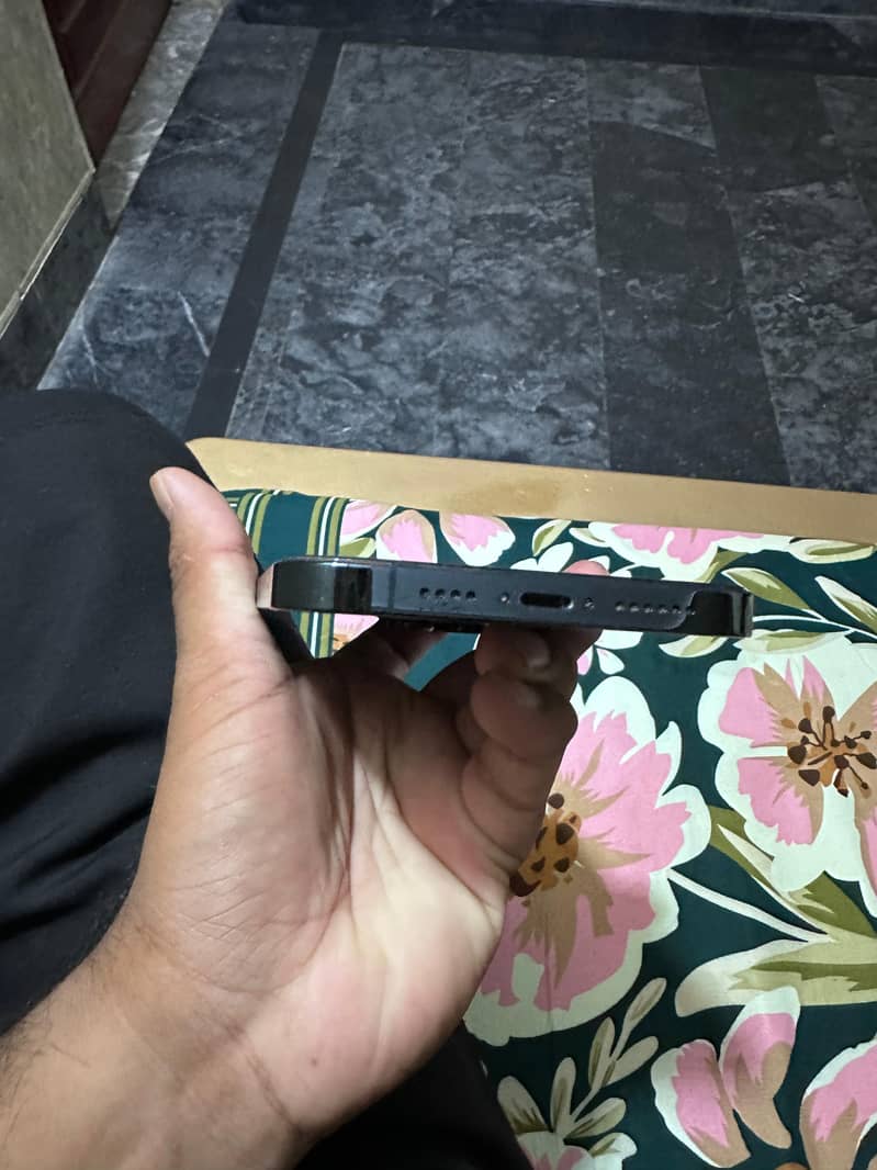 Iphone 12 pro max 5