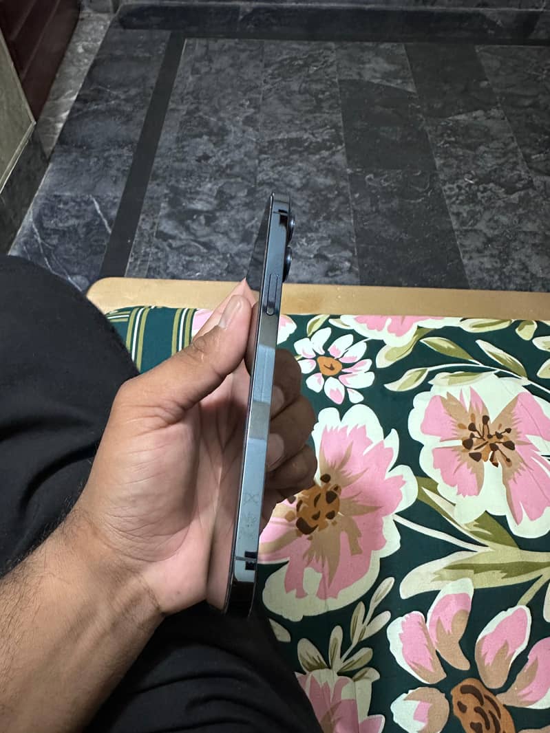 Iphone 12 pro max 6